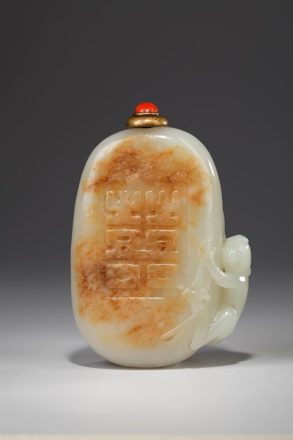 Superb jade snuff bottle sculpted with &quot;Shuang xi&quot; sign and a monkey | MasterArt